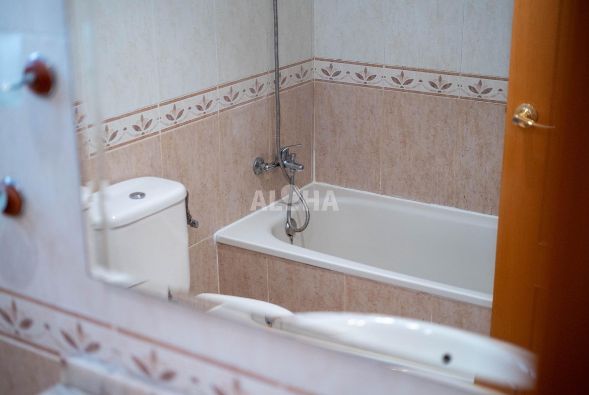 HABITACIÓN CON BAÑO PRIVADO PARA ESTUDIANTES CERCA DE LA UNIVERSIDAD CEU