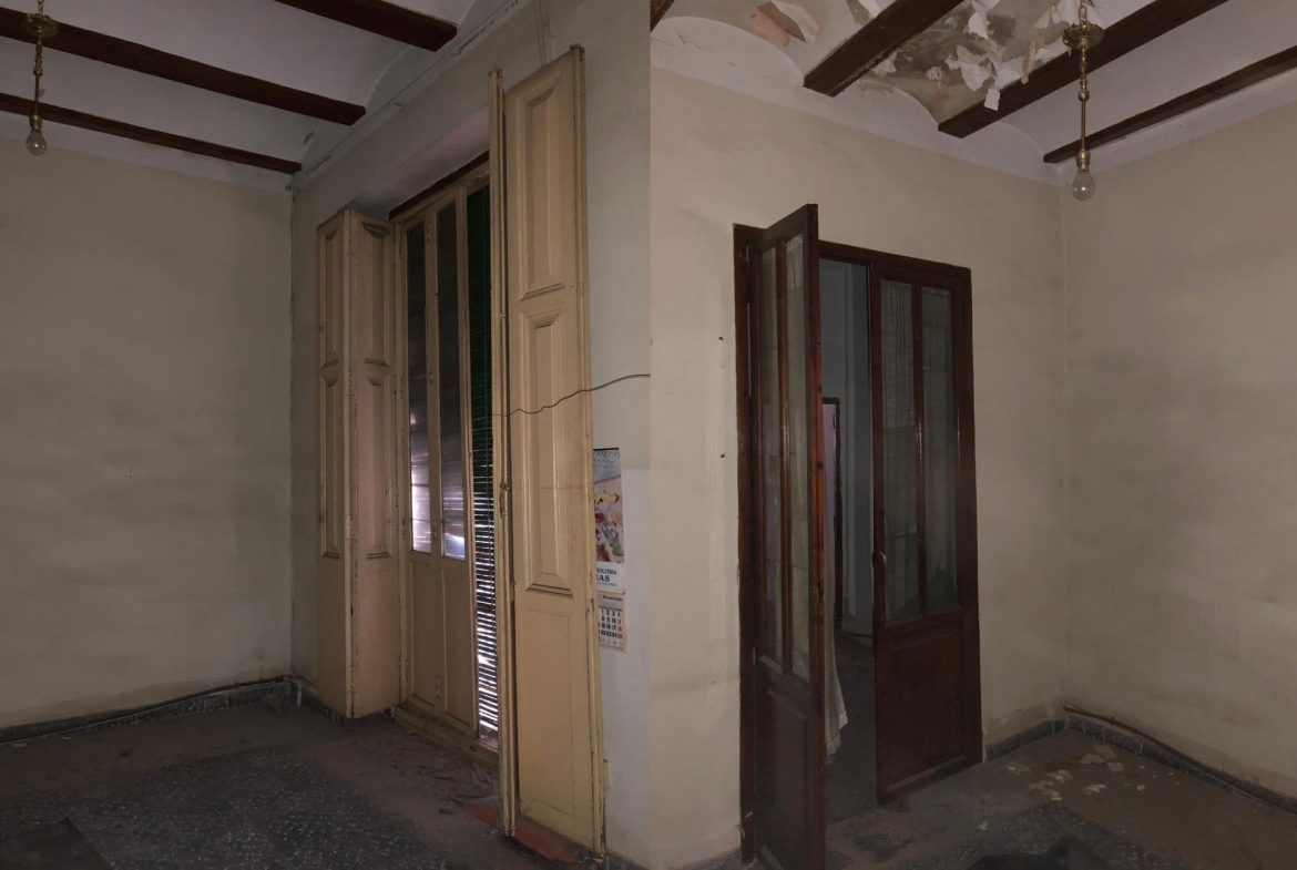 CASA DE PUEBLO A LA VENTA EN MONCADA.