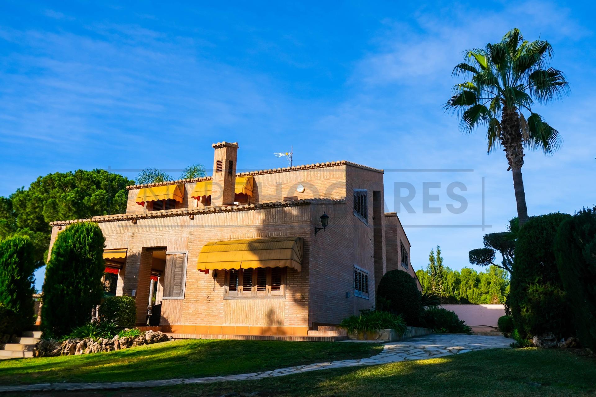 CHALET INDEPENDIENTE A LA VENTA EN NÁQUERA - ZONA