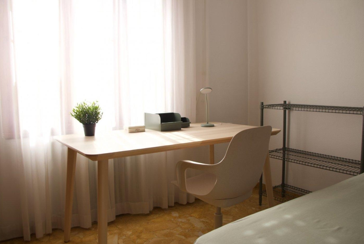 Venta de Habitación Estación Metro Moncada Moncada