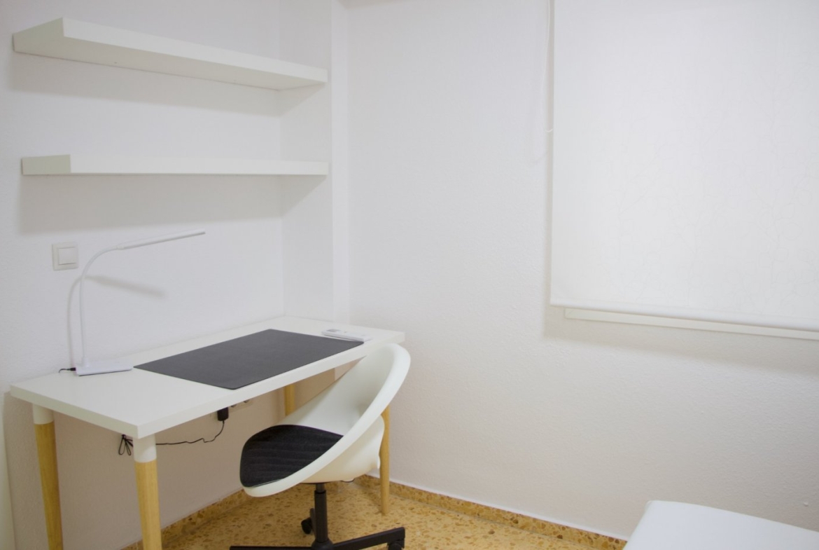 DISPONIBLE A PARTIR DEL 27 DE JULIO DE 2026. HABITACIÓN ESTUDIANTES CON BAÑO PROPIO