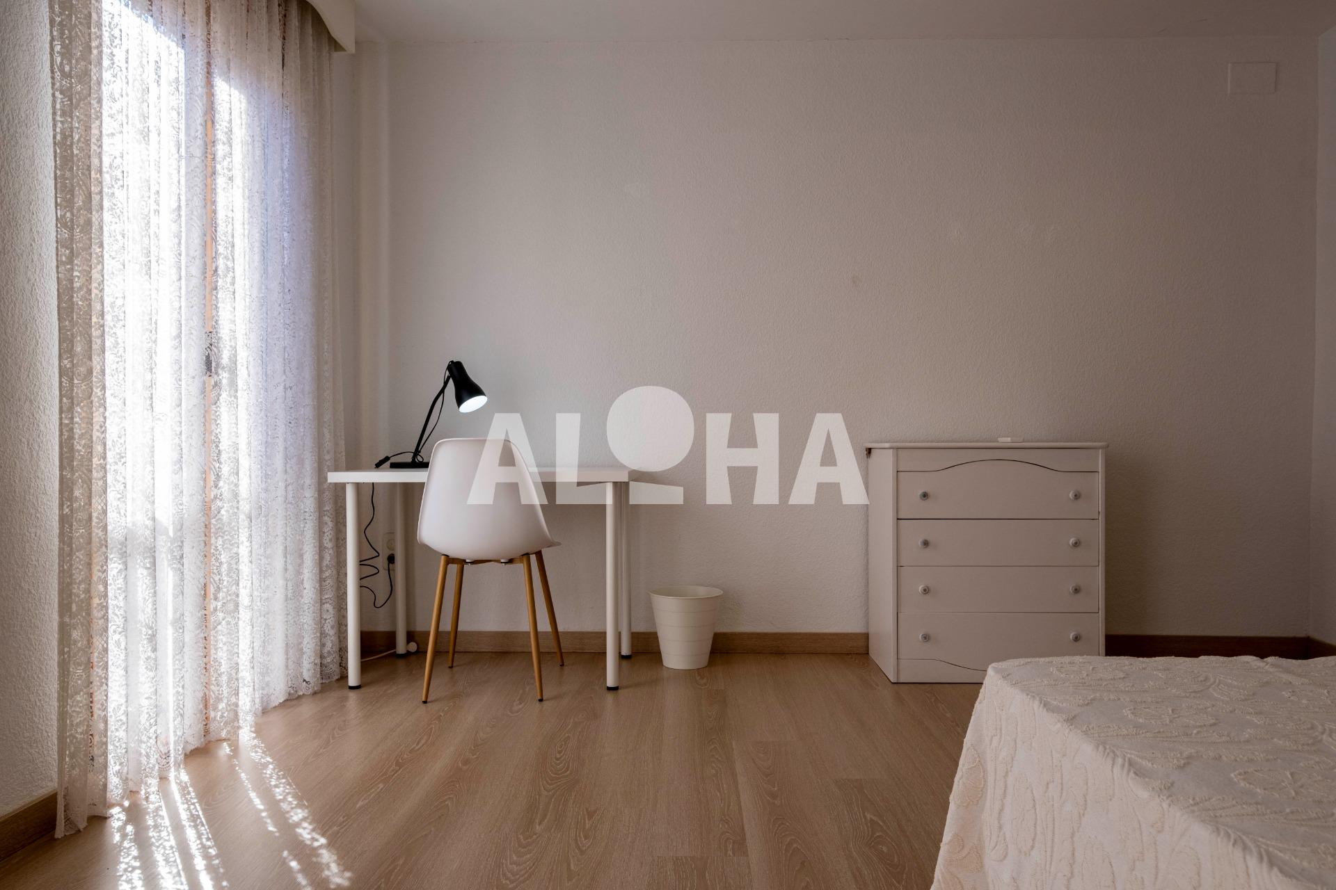 FANTÁSTICO APARTAMENTO TOTALMENTE REFORMADO PARA ESTUDIANTES UNIVERSITARIOS. DISPONIIBLE A PARTIR DE SEPTIEMBRE DE 2026.