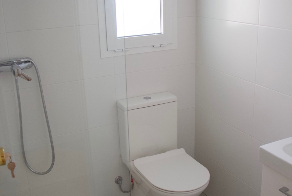 DISPONIBLE DESDE EL 10 DE AGOSTO DE 2026. HABITACIÓN CON BAÑO PROPIO PARA ESTUDIANTES EN MONCADA