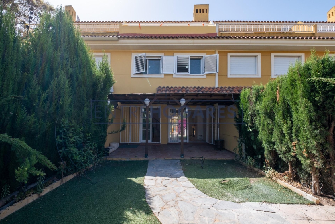 Adosado en Barrio de las torres, Moncada – V0719